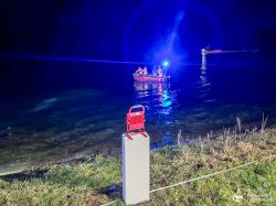 251206 TH Fahrzeug In Wasser 01