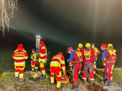 251206 TH Fahrzeug In Wasser 05