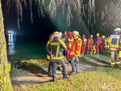 251206 TH Fahrzeug In Wasser 06