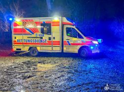 251206 TH Fahrzeug In Wasser 10