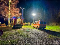 251206 TH Fahrzeug In Wasser 14