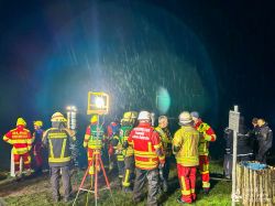 251206 TH Fahrzeug In Wasser 15