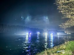 251206 TH Fahrzeug In Wasser 16