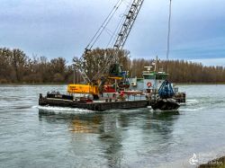 251206 TH Fahrzeug In Wasser 18