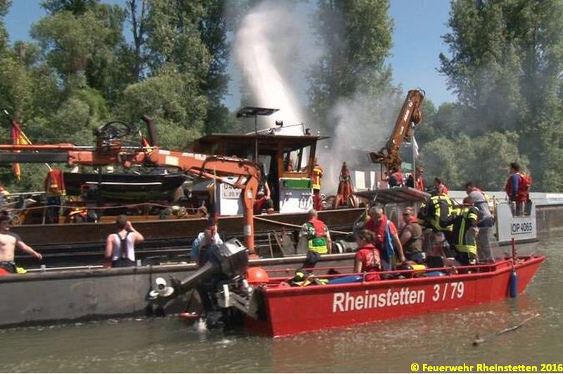 20160606 Schiffsbrand Rhein 5