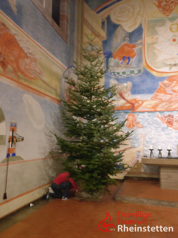 191220 Christbaum stellen 01